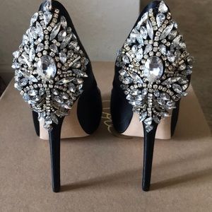 Never worn, in perfect condition